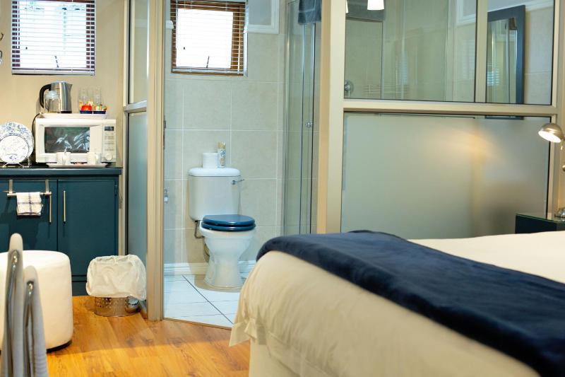 Crisp Guest Rooms - image 8