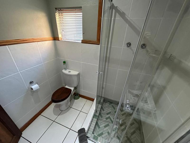 Crisp Guest Rooms - image 16
