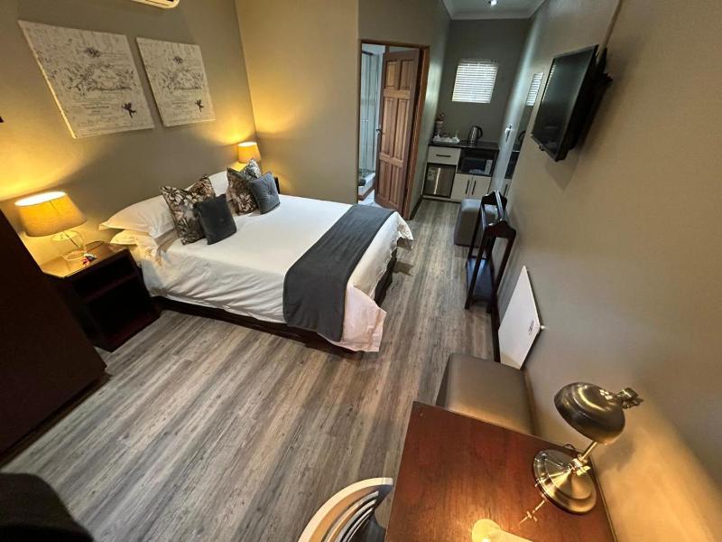 Crisp Guest Rooms - image 15