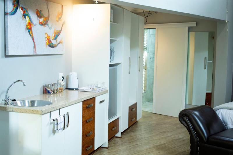 Crisp Guest Rooms - image 14