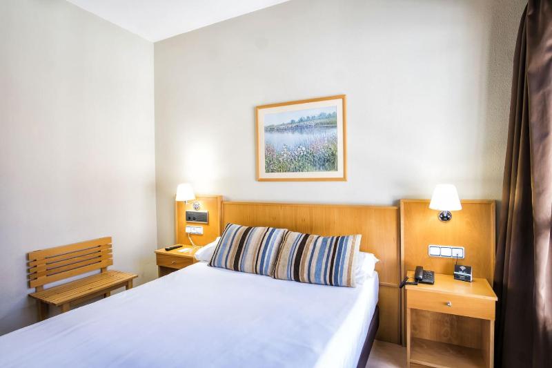 Single Room image 3
