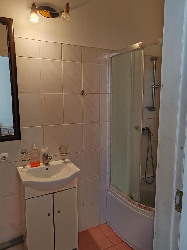 Single Room image 3