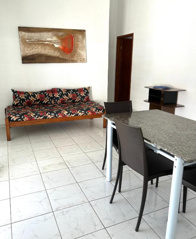 Beverly Hills Flat - image 11
