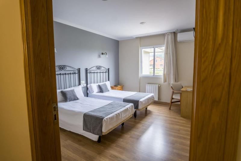 Twin Room image 1