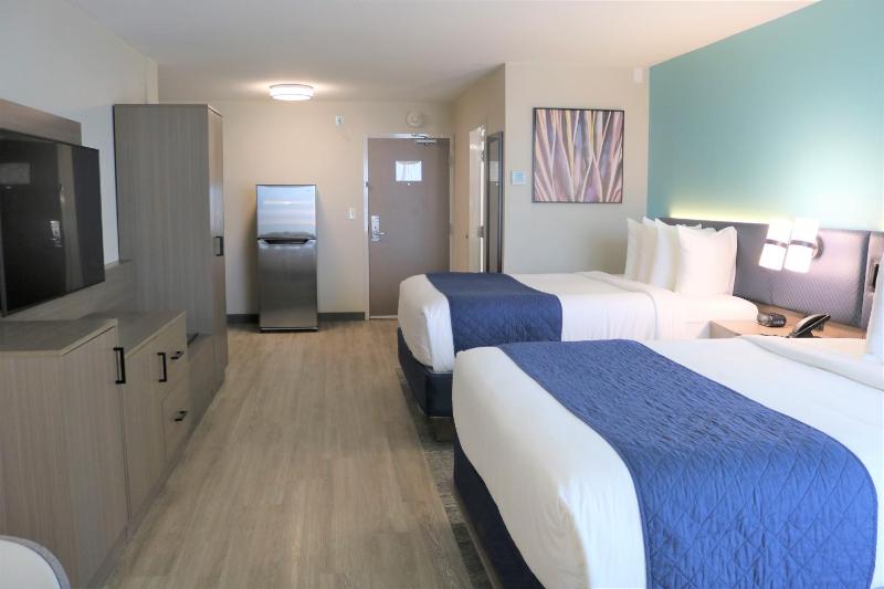 Queen Room with Two Queen Beds and Kitchenette - Ocean Front - Non smoking image 2