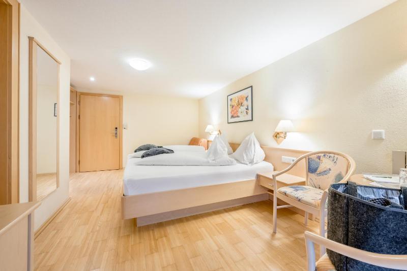 Double Room with Balcony image 3