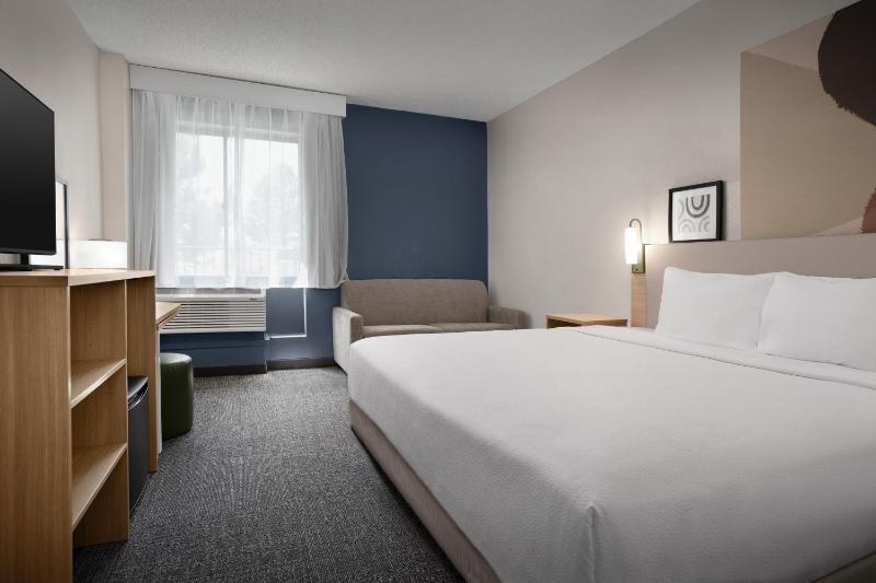 King Room image 3
