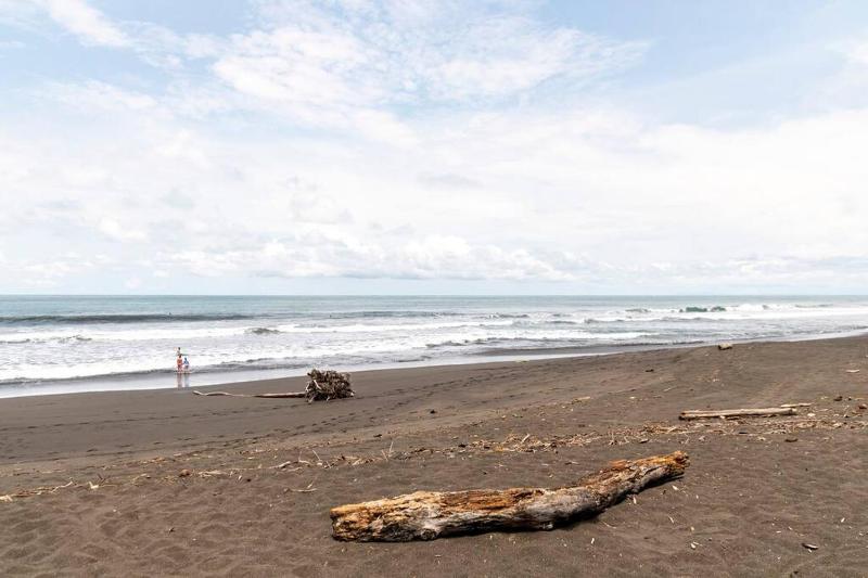#28 Beach Bungalow - image 7