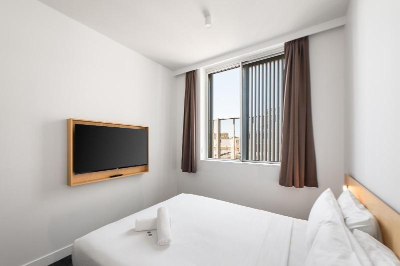 Queen Room with Ensuite image 4