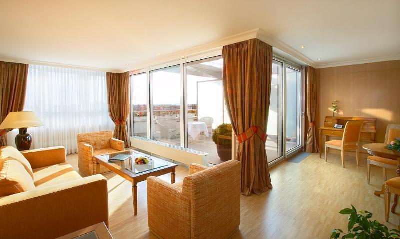 Luxury Suite image 2