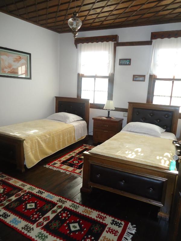 Twin Room image 2