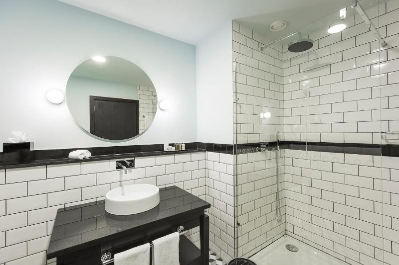 Standard Double or Twin Room image 2