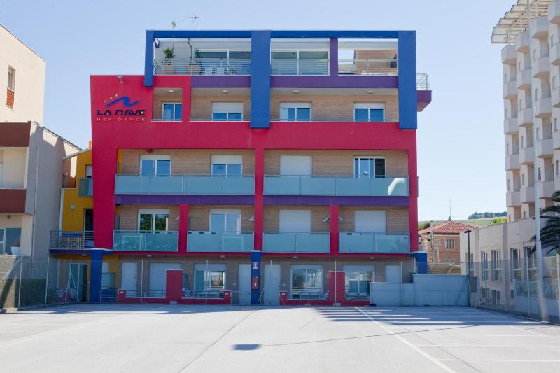 One-Bedroom Apartment with Sea View image 2