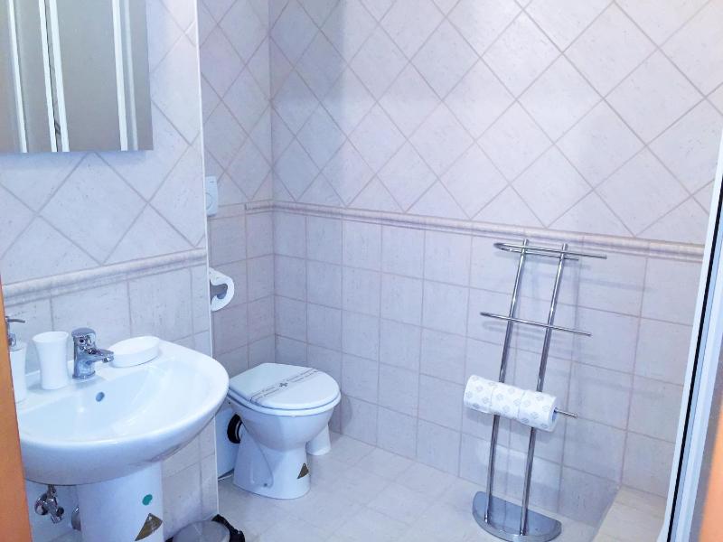 Double Room with Bathroom image 3