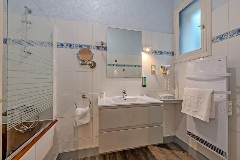 Quadruple Room image 4