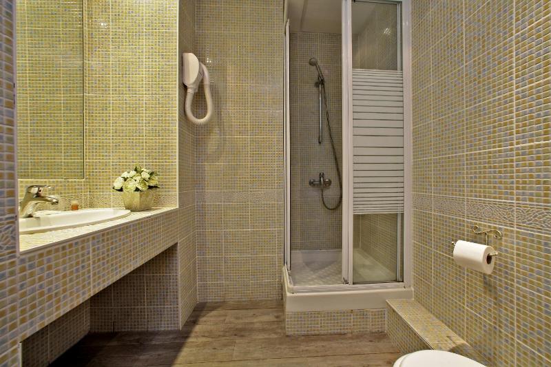 Standard Single Room with Air Conditioning image 2