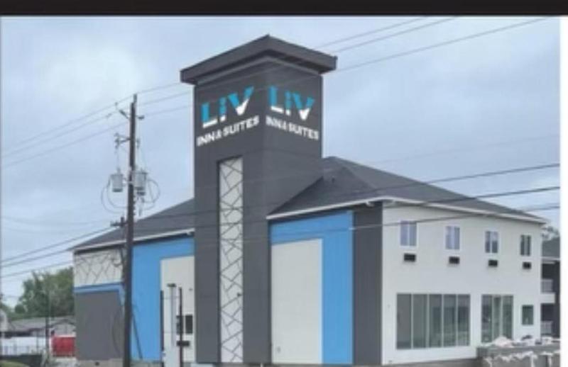 LiV Inn & Suites Houston - image 1