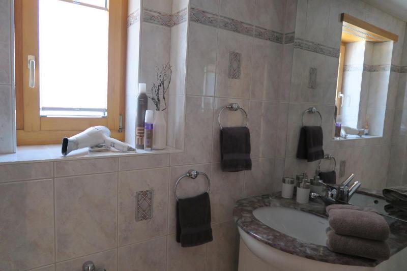 Three-Bedroom Apartment with Mountain View image 4