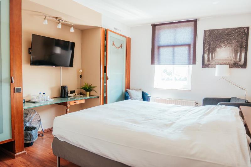 Superior Double Room image 4