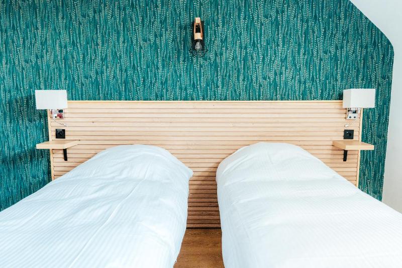 Standard Twin Room image 2