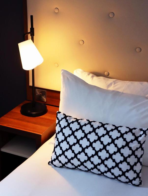 Premium Twin Room image 2