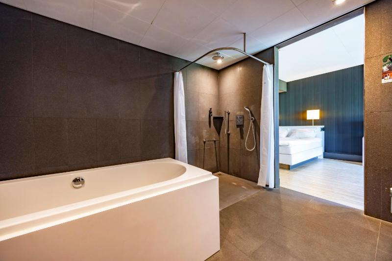 Suite image 3