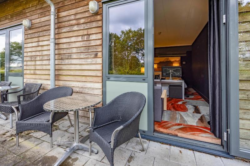 Deluxe Double Room with Balcony image 4