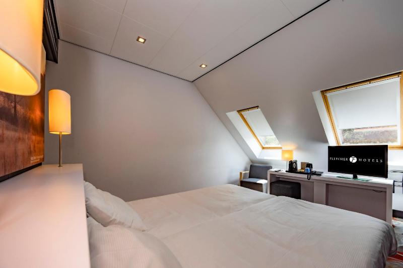 Deluxe Double Room image 3