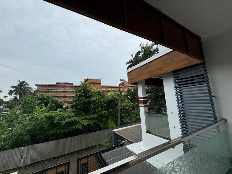Venice Rosedale - image 3