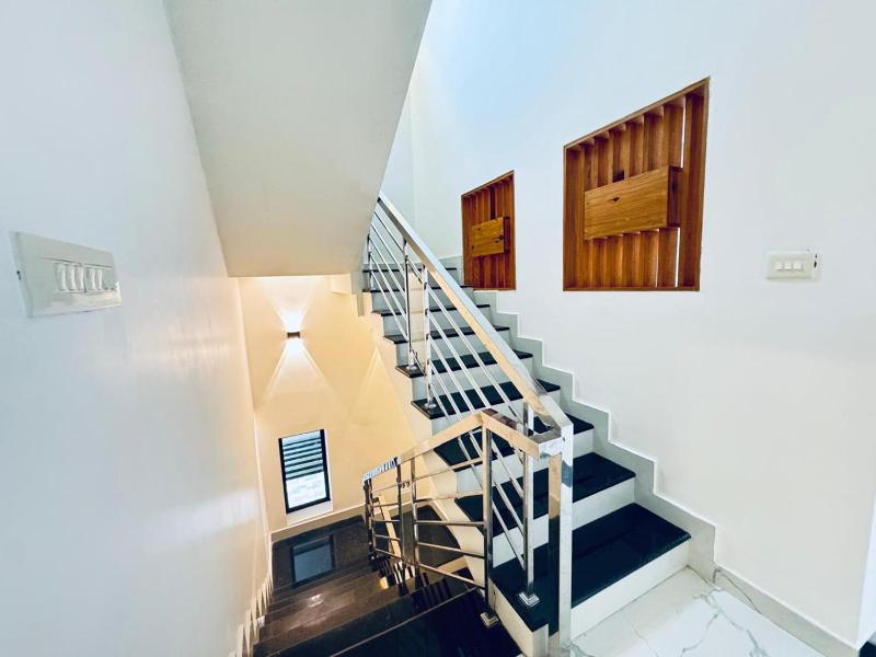 Venice Rosedale - image 14