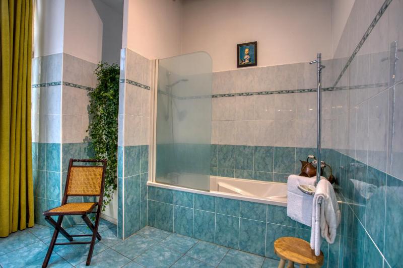 Large Double or Twin Room image 4