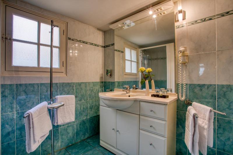 Double Room with Private Bathroom image 4