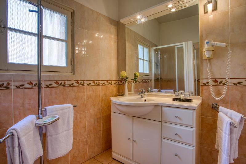 Double Room with Private Bathroom image 3