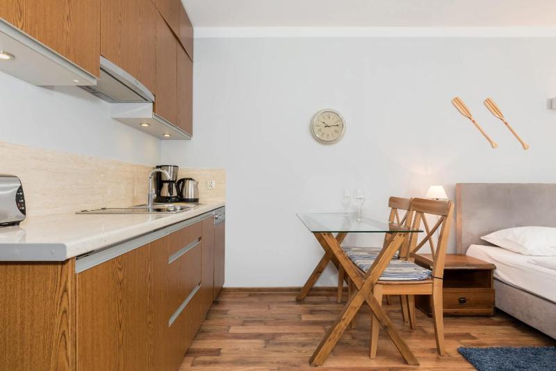 Studio Apartment Villa Mistral Świnoujście by Noclegi Renters - image 5