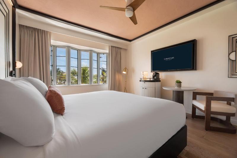 Deluxe King Room with ocean view  image 4