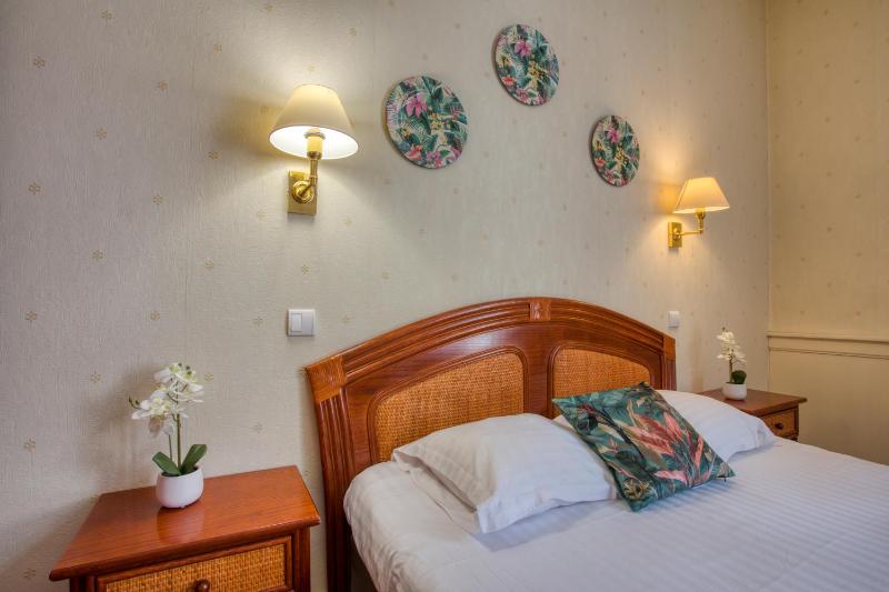 Large Double or Twin Room image 3