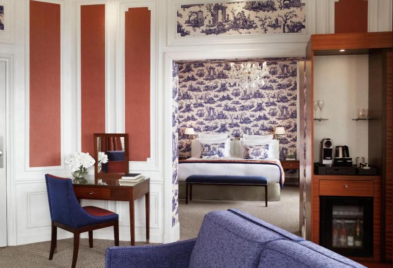 Deluxe Suite with Sea View image 3