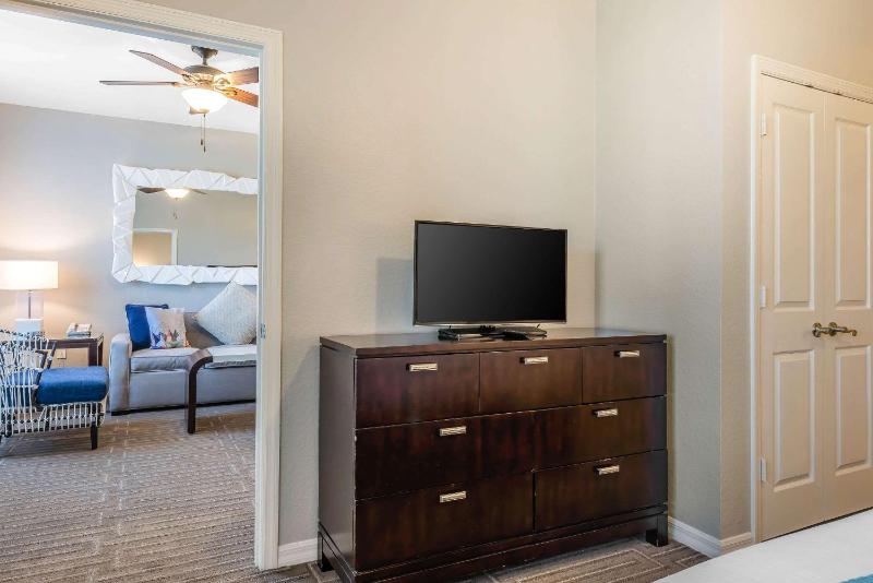 Three-Bedroom Suite image 4