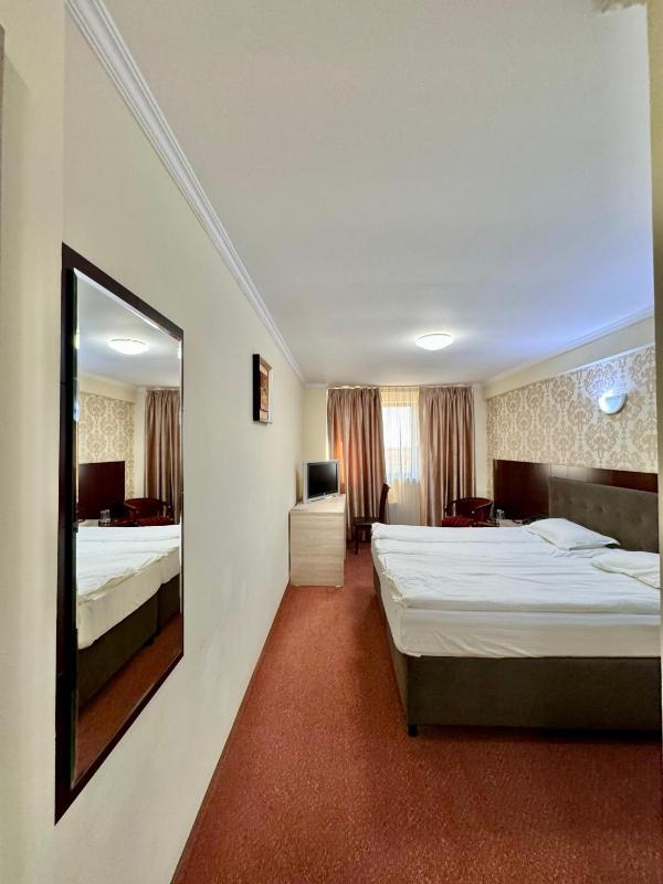 Standard Double Room image 4