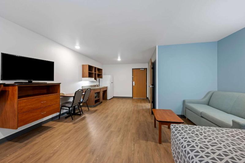 Standard Double Room with Tub - Disability Access/Non-Smoking image 4