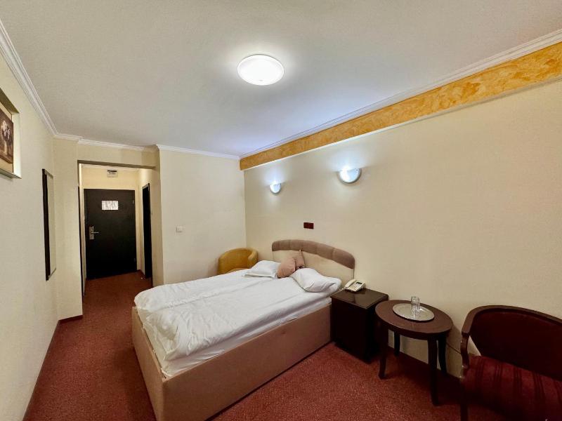 Single Room image 3