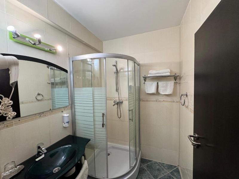 Standard Double Room image 2