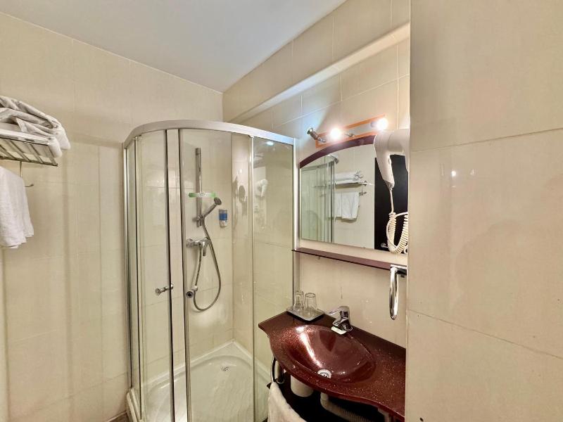 Standard Twin Room image 2