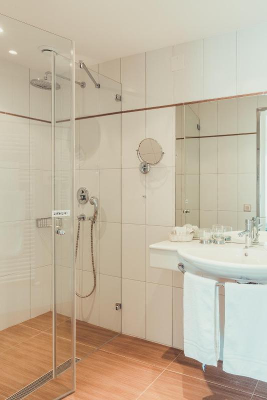 Superior Double Room with Lake View image 2