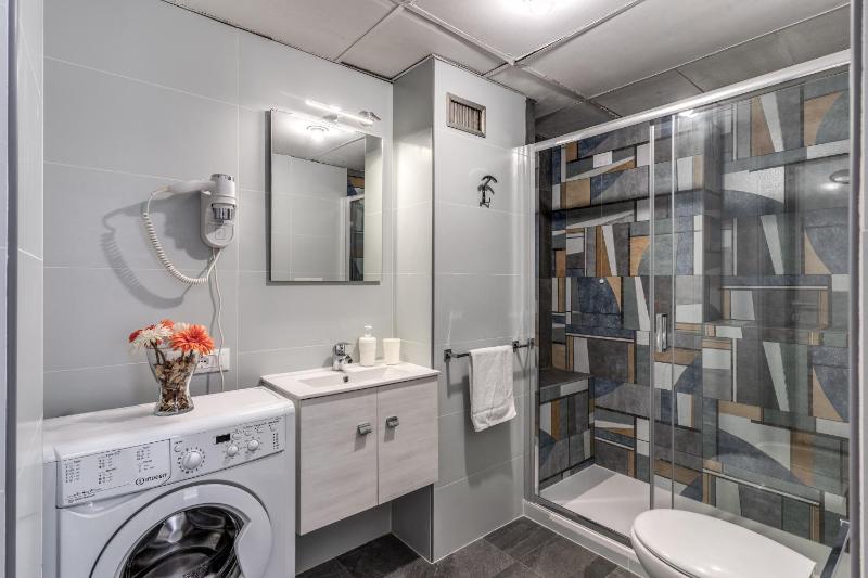 One-Bedroom Standard Apartment image 1