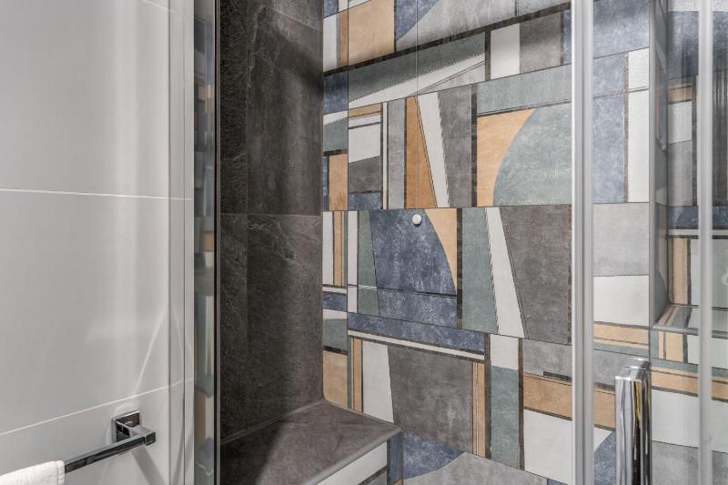 One-Bedroom Standard Apartment image 3