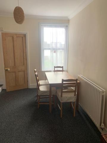 Stylish Comfotabe  Riverside Cottage - image 14