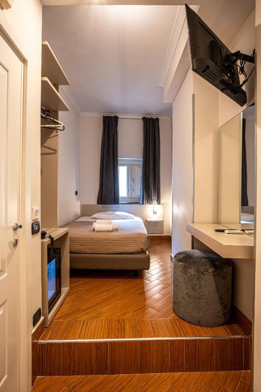 Deluxe Single Room image 1