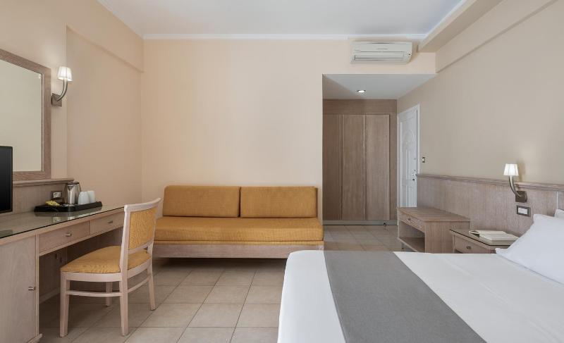 Quadruple Room image 3