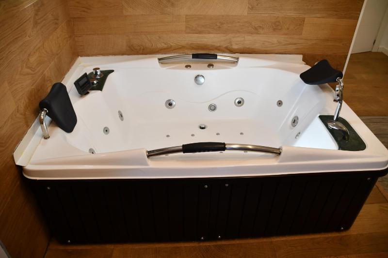 Junior Suite Deluxe with big jacuzzi image 2